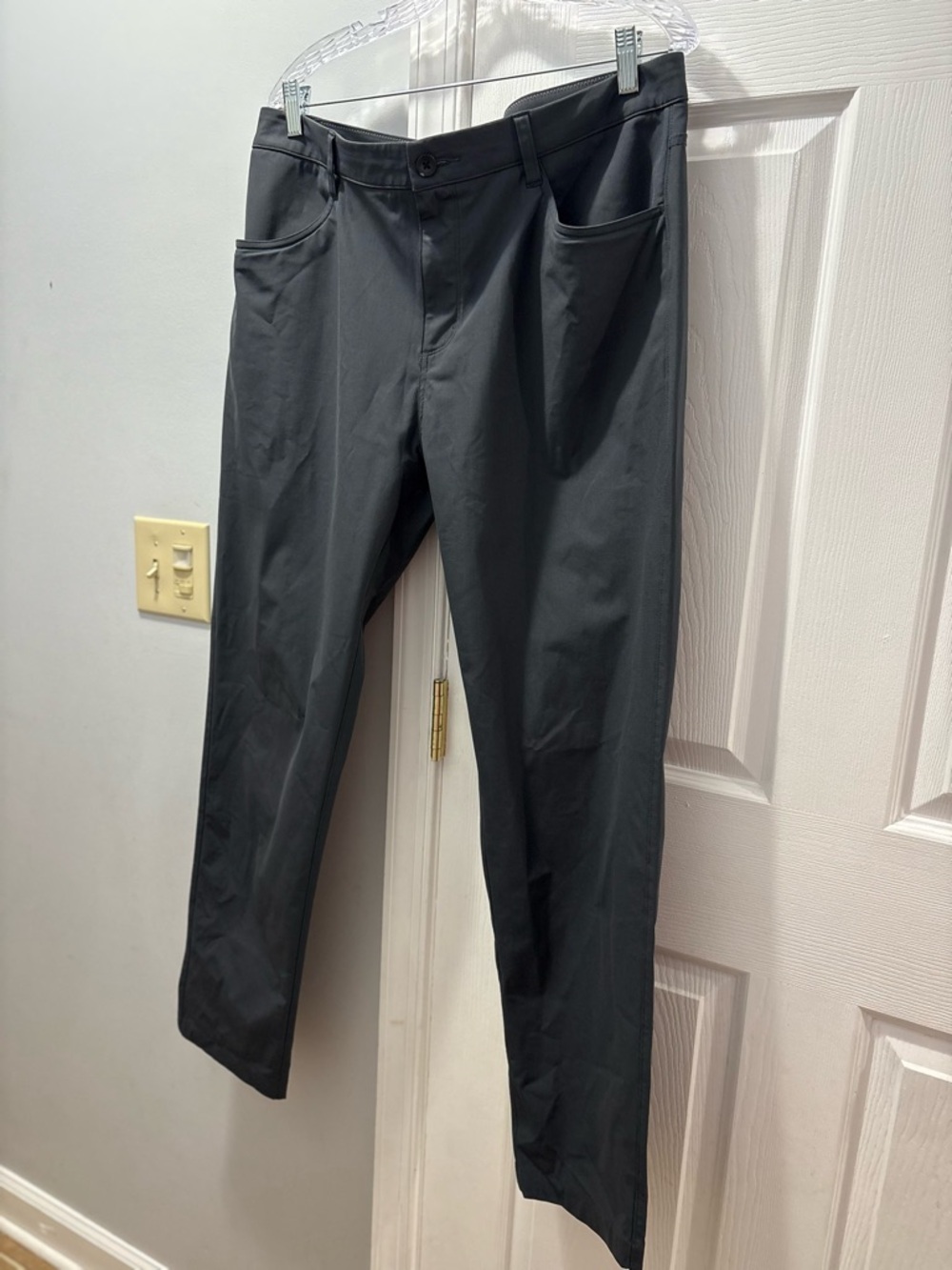 Vuori Mens Meta Pants Size 36 In Charcoal Gray 31” Inseam NWOT